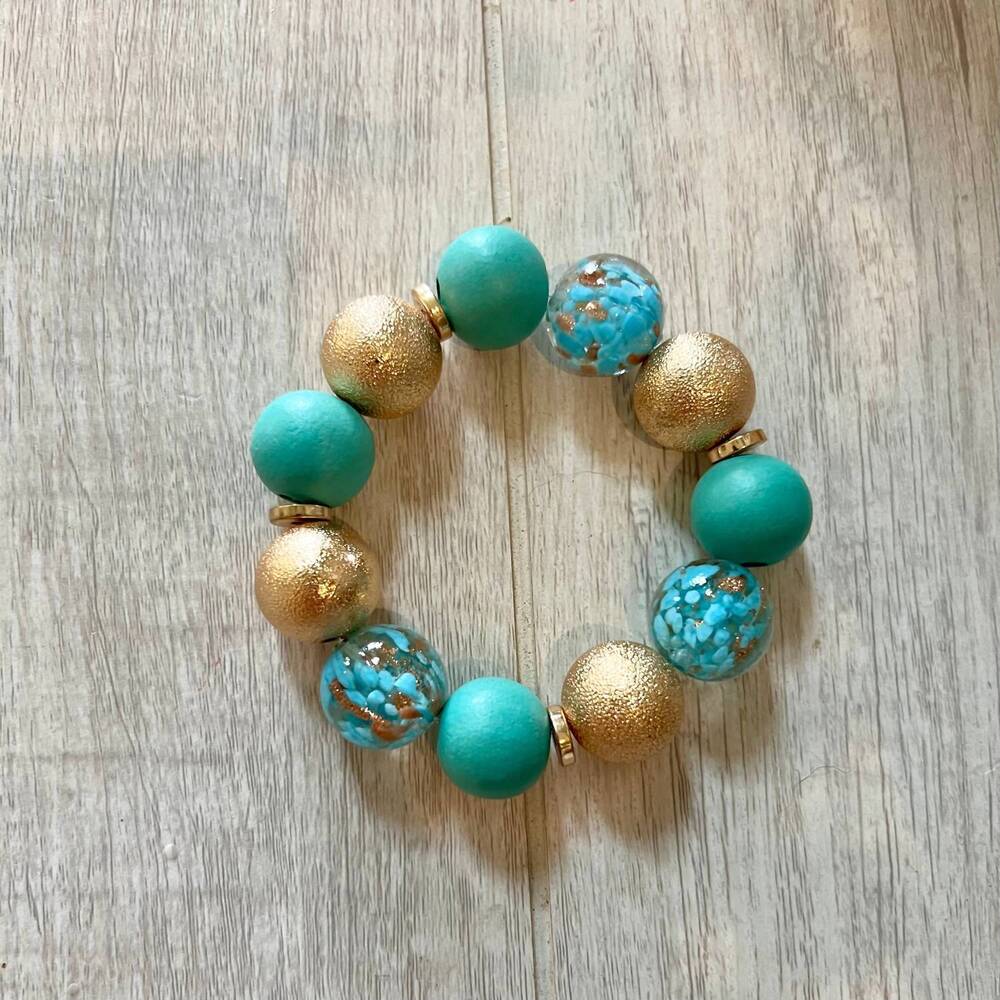 NEW MERVEILLE women's the layton beaded bracelet in blue multi